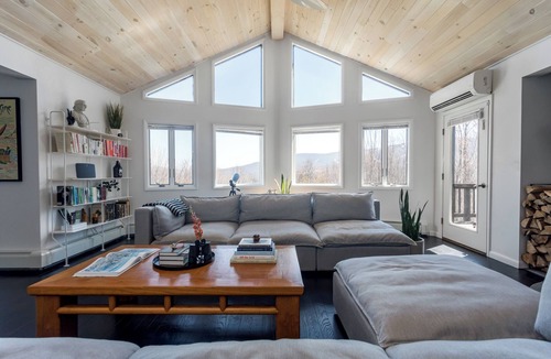 Fleischmanns House | Modern Catskills cabin - 5 mins from Belleayre Mtn. Panoramic Views + Hot Tub.