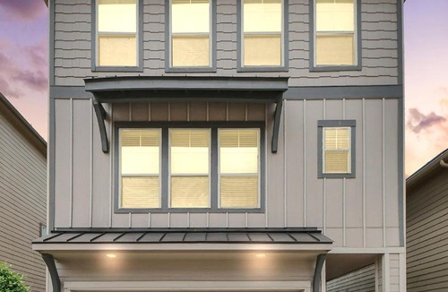 Woodlake - Briar Meadow House | Modern Cozy Home in Houston Galleria and NRG 4BR 4BA