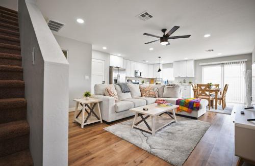 South Mountain Apartment | Modern Desert Retreat - 12 Min to DT & Airport