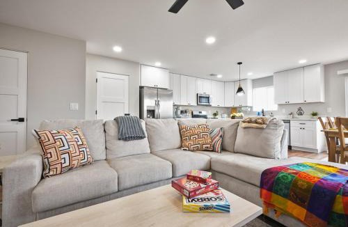 South Mountain Apartment | Modern Desert Retreat - 12 Min to DT & Airport