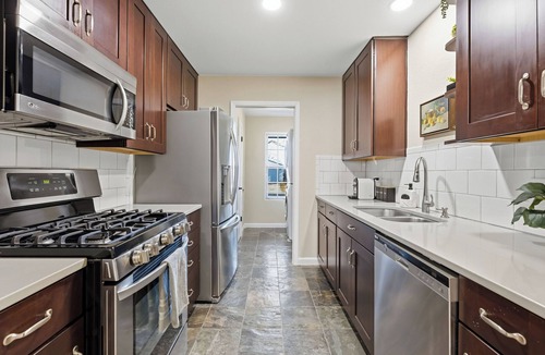 Quail Hollow House | Modern Designer HomePrivate PoolKing BedNear The Domain