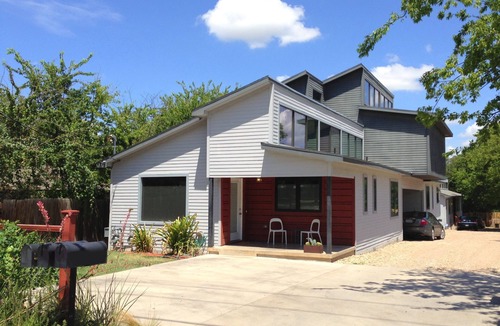 Chestnut House | Modern Downtown Austin - Great for large groups (1 of 2 homes - Casa Moderna 1)