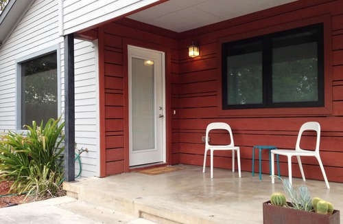 Chestnut House | Modern Downtown Austin - Great for large groups (1 of 2 homes - Casa Moderna 1)