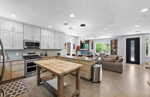 Blackshear-Prospect Hill House | Modern Eastside Home + Rooftop Deck - Valerie!