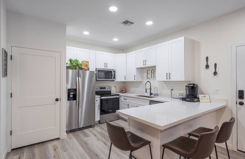 Mesa House | Modern family-friendly 2BR guesthouse with full kitchen and washer/dryer.