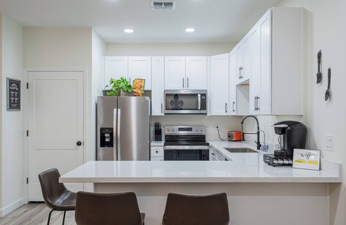 Mesa House | Modern family-friendly 2BR guesthouse with full kitchen and washer/dryer.