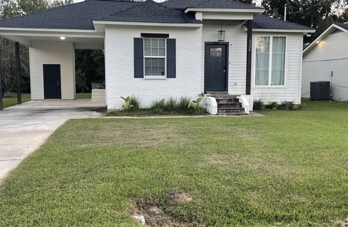 Baker House | Modern Home near Southern University and BTR airport!