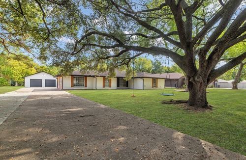 Sugar Land House | MODERN HOME +POOL +GAME ROOM + POOL TABLE