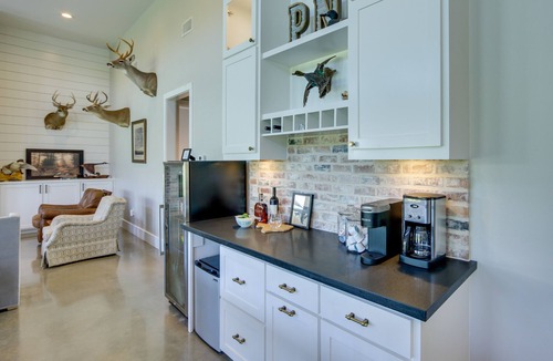 Kennard Cabin | Modern Kennard Cabin w/3 Casitas - Walk to Pond!