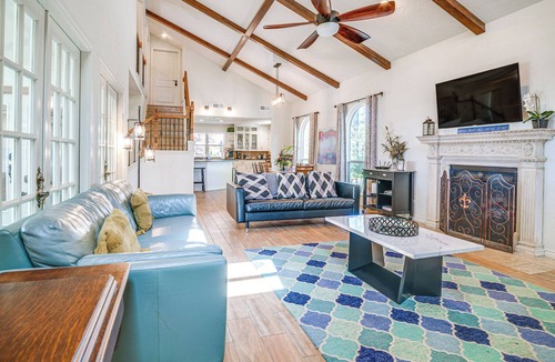 Blue Bell Estates House | Modern Lake Conroe House w/Lakefront Park & Deck!