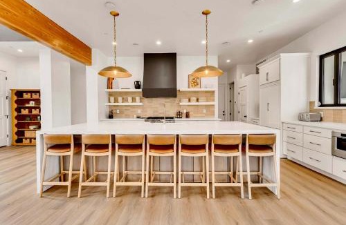 Southwest Village House | Modern Manor-6BR Pool&Spa Air Hockey Ping Pong