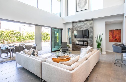 Fashion Square Villa | Modern Masterpiece Neighboring Fashion Square