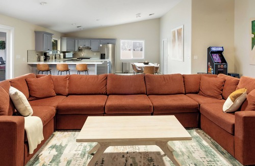 Mesa House | Modern Mesa Retreat – Gym, Arcade & Fire Pit