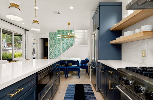 Blackshear-Prospect Hill House | Modern Oasis in East ATX, Sleeps 8, Parking, Pooln