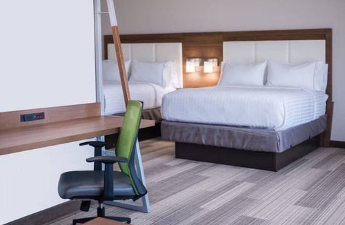 Fort Worth Hotel | Modern Room Near Local Shops and Offices with Indoor Pool and Free Hot Breakfast