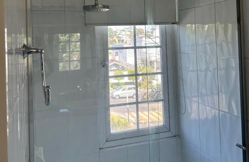 Bosques de las Lomas House | Modern room with balcony