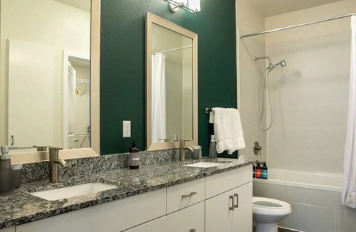 West Congress Apartment | Modern SoCo CozySuites w/2 Pools! #03