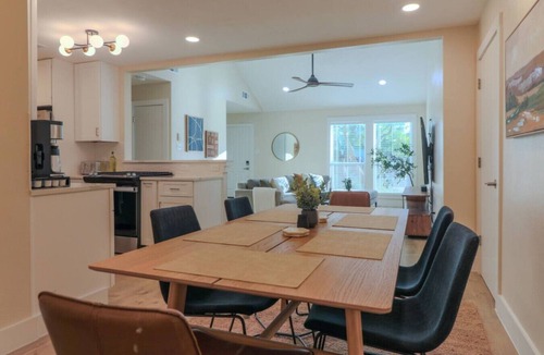 Buckingham Estates House | Modern South Austin 3BR/4Bd Retreat | Big Fenced Yard 7mi to DT