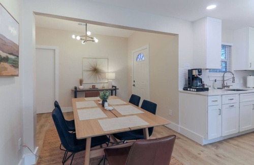 Buckingham Estates House | Modern South Austin 3BR/4Bd Retreat | Big Fenced Yard 7mi to DT