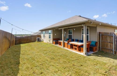 Austin House | Modern, Spacious Home 4BR Near Airport & Tesla