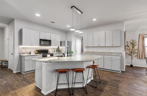Austin House | Modern, Spacious Home 4BR Near Airport & Tesla