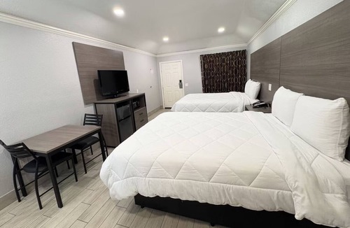 Houston Hotel | Modern Stay w/Free Parking | Willowbrook Mall – 1.5 miles away