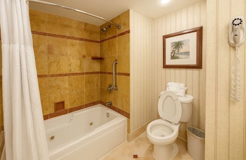 Chinatown Hotel | Modern Stay with Free Breakfast and Outdoor Pool Close to Houston Hotspots