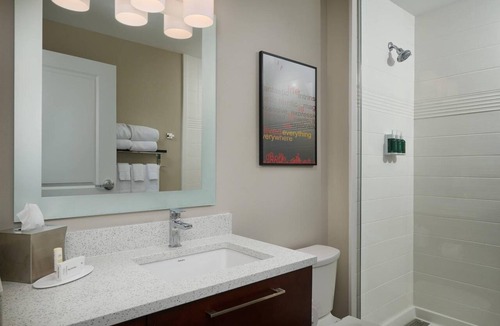Lake Worth Hotel | Modern Studio Ideal for Adventure Seekers Near Dinings | Boomer Jack's - 0.2 mi