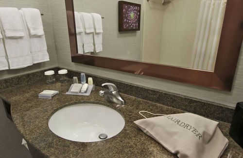 Covington Hotel | Modern Style Room Ideal for Memorable Louisiana Escapades - Perfect for Couples!