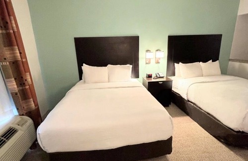 Westchase Hotel | Modern suites designed with your comfort in mind, free breackfast.