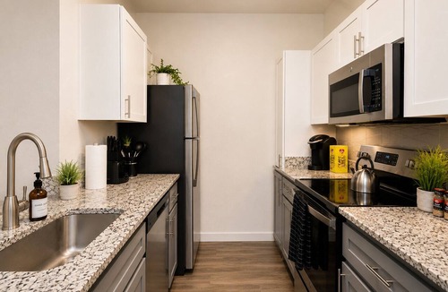 Tempe Apartment | Modern Tempe 1BR AC + Pool + Gym 5 Min to ASU