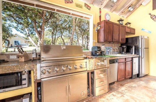 Helotes House | Modern Texas Hill Country Suite Rental for Four near San Antonio