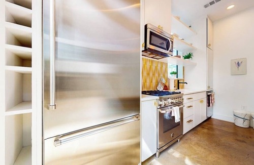 St. Edwards House | Modern two story home with kitchen, gated yard, balcony, close to South Congress