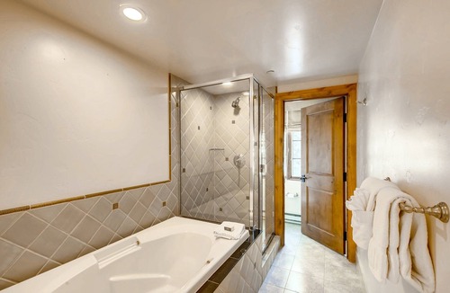 Vail Hotel | Modern Vail Retreat | Mountain View | 3.4 mi to Booth Falls Trailhead