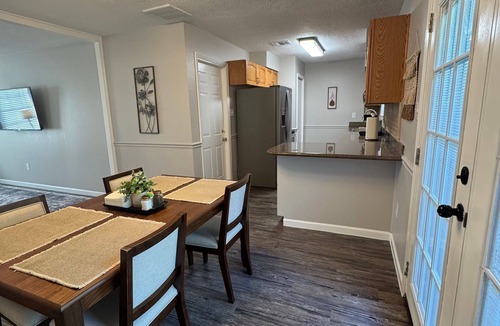 Friendswood House | Modernized 3 Bedroom Getaway close to Houston & Galveston!
