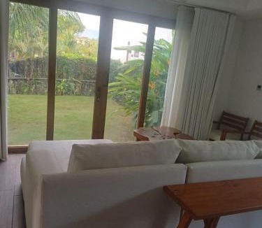 Monterrico Villa | Monterrico Villa salida a Piscina y Jardin