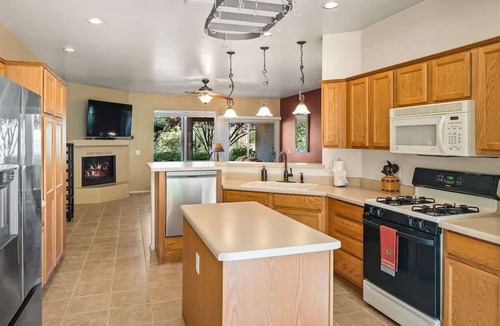 Verde Santa Fe House | Monthly Property! Community Pool & Hot Tub! Great