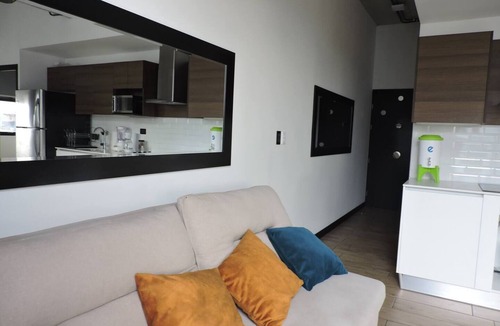Zona 10 Apartment | Moon Azul!