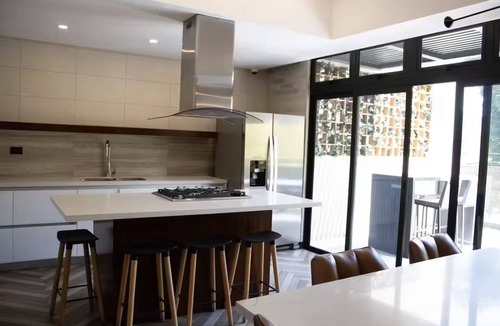 Zona 10 Apartment | Moon Azul!