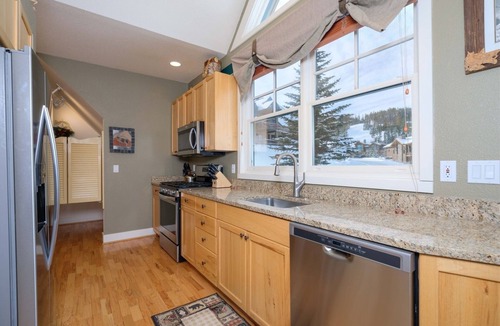 Saddle Ridge House | MoonlightBasin Multilevel Luxury Chalet, Hot Tub, 2 Decks, Outdoor seating,Views