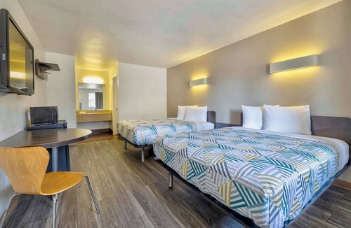Bryan Hotel | Motel 6 Bryan, TX - College Station