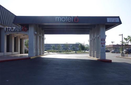 Claremont Hotel | Motel 6-Claremont, CA