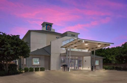 Cleburne Hotel | Motel 6-Cleburne, TX