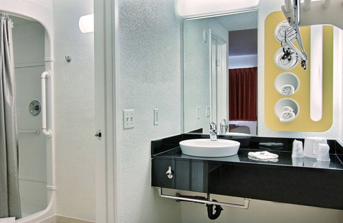 Bay Area Hotel | Motel 6 Corpus Christi, TX - East - North Padre Island