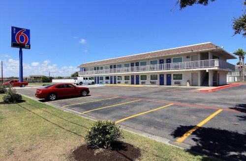 Bay Area Hotel | Motel 6-Corpus Christi, TX - East - North Padre Island