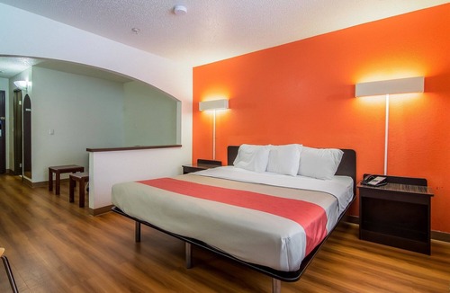 Park Central Hotel | Motel 6 Dallas, TX - North - Richardson