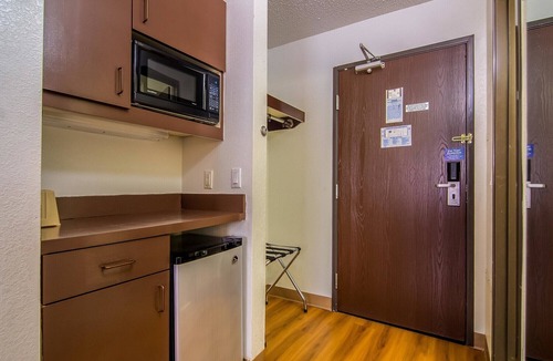 Park Central Hotel | Motel 6 Dallas, TX - North - Richardson