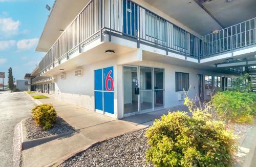 Amistad National Recreational Area Hotel | Motel 6-Del Rio, TX