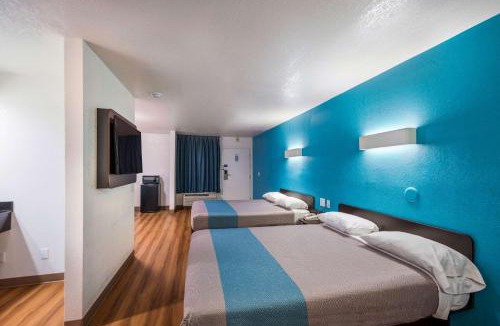 Irving Hotel | Motel 6-Irving, TX - Irving DFW Airport East