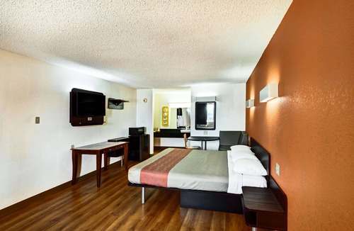 Lindale Hotel | Motel 6 Lindale, TX